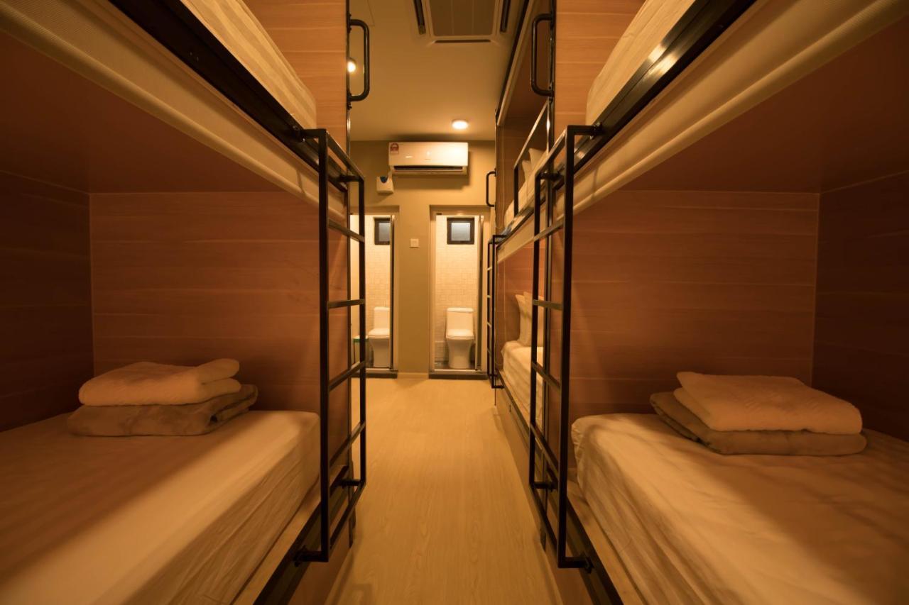קואלה לומפור Hexa Hotel & Backpackers Capsules Bukit Bintang מראה חיצוני תמונה